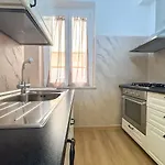 Modern With Private Balcony Near Colosseum Appartement