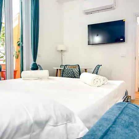 Modern With Private Balcony Near Colosseum * Rom
