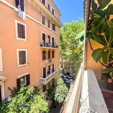 Modern With Private Balcony Near Colosseum Rome