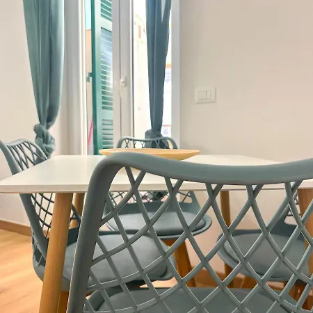 アパート Modern With Private Balcony Near Colosseum ローマ