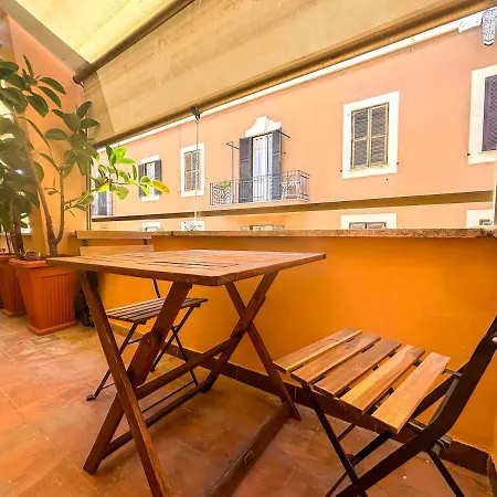 Modern With Private Balcony Near Colosseum Rom