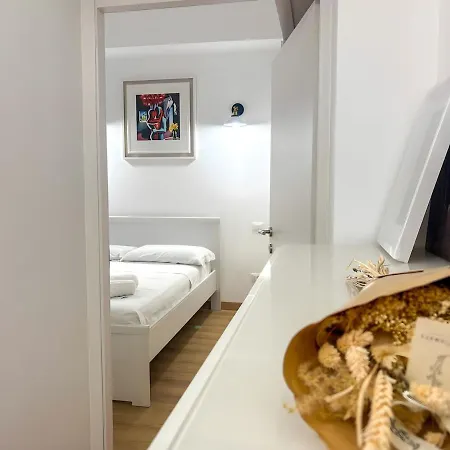 Modern With Private Balcony Near Colosseum * Rom
