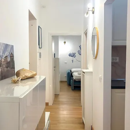 Modern With Private Balcony Near Colosseum